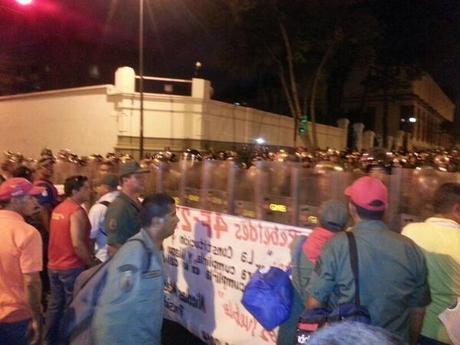 Se prende Miraflores---- Urgente------