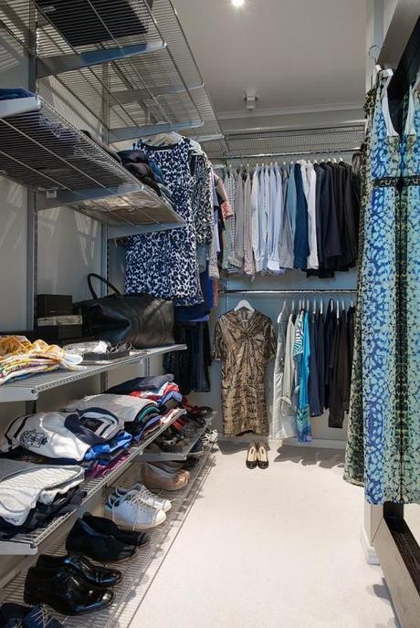 Gris y blanco siempre un acierto walk in closet pisos amplios en gris estilo nórdico escandinavo decoración limpia gris y blanco decoración Gris y blanco decoración en blanco decoración de dormitorios decoración comedores y salones decoración cocinas blancas nórdicas