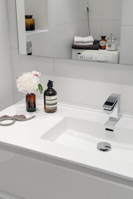 Gris y blanco siempre un acierto walk in closet pisos amplios en gris estilo nórdico escandinavo decoración limpia gris y blanco decoración Gris y blanco decoración en blanco decoración de dormitorios decoración comedores y salones decoración cocinas blancas nórdicas