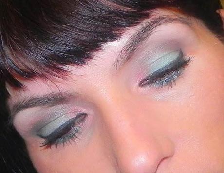 Maquillaje inspirado en nail art: Flores Vintage (look con Deborah)