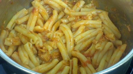 PASTA CON TOMATE Y BECHAMEL AL HORNO PASTA CON TOMATE Y BECHAMEL AL HORNO
