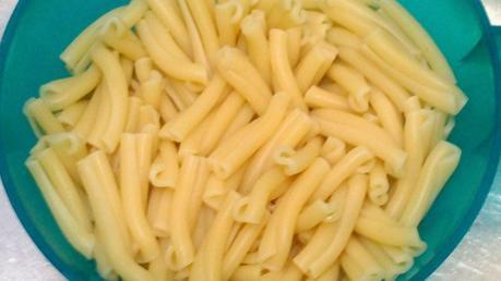 PASTA CON TOMATE Y BECHAMEL AL HORNO PASTA CON TOMATE Y BECHAMEL AL HORNO