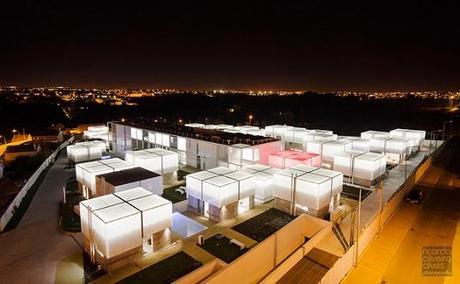 LUCIÉRNAGAS GEOMÉTRICAS VIVIENDA SOCIAL EN ALCABIDECHE