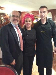 Yolanda Iglesias y Paco de Las Pocholas con Alfonso Jimenez Almuerzo con Carla La Salud en la Infancia