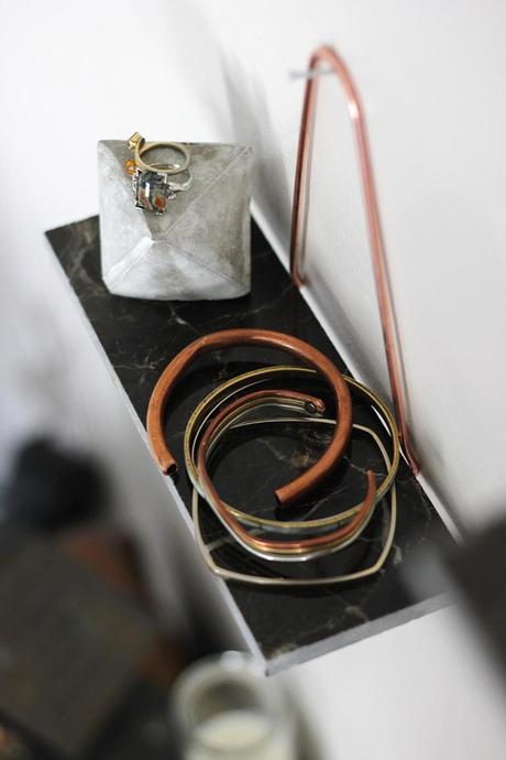 DIY: Mini estanterías de mármol y cobre