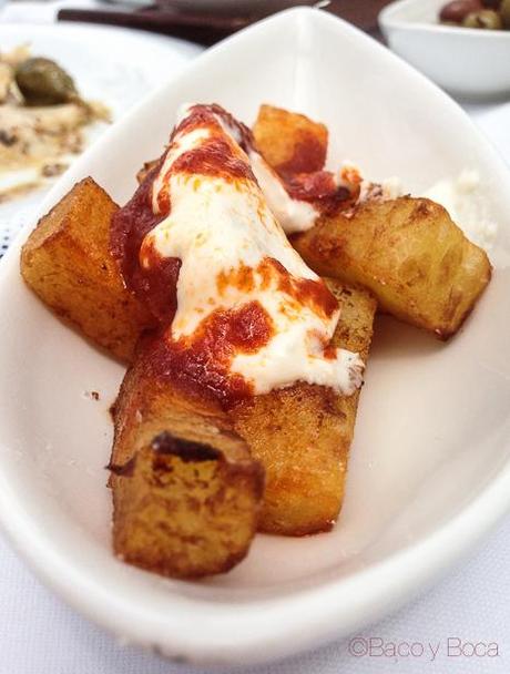 Patatas bravas maritim terraza de restaurant Maritim Barcelona