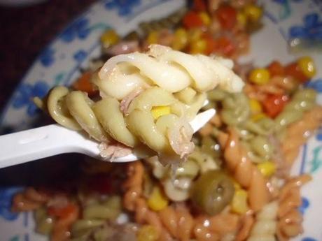 ensalada de pasta con atun