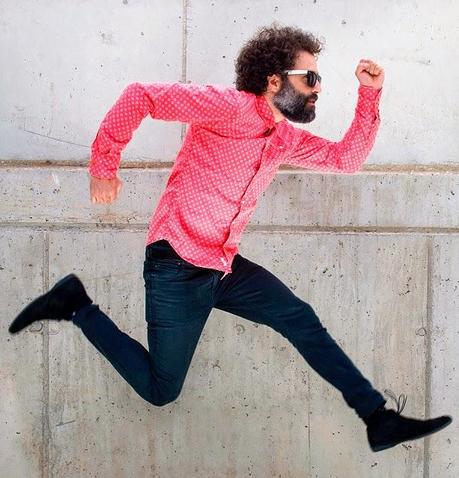 PECKER Quiere Actuar en tu Casa