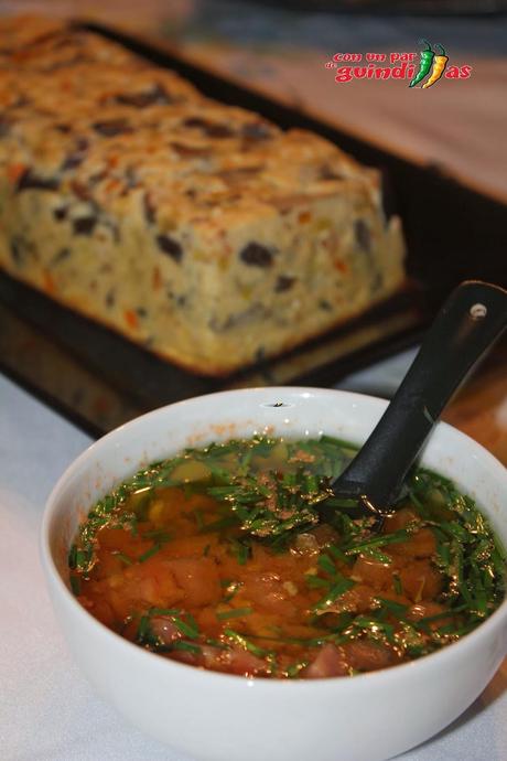Pastel de setas con vinagreta templada de tomate