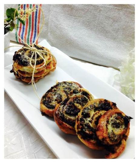 Caracola de hojaldre de pera y morcilla