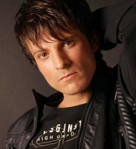 ENTREVISTA: ALBERTO ADUER (CANTANTE)