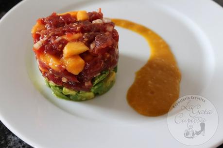 TARTAR DE ATUN ROJO CON AGUACATE Y MANGO