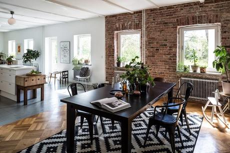 ESTILO NÓRDICO INDUSTRIAL EN UN TALLER DE CARPINTERÍA RECONVERTIDO EN VIVIENDA