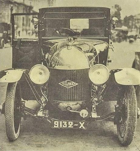 Un auto con nariz de toro