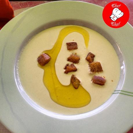 Ajo blanco de coco y aceite de albahaca.