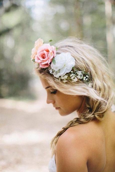 Recogidos y peinados de novia con flores naturales