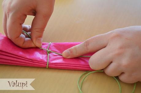 DIY - Tutorial paso a paso para un pompón de papel de seda DIY - Tutorial paso a paso para un pompón de papel de seda