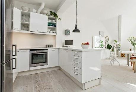 UNA BUHARDILLA FRESCA Y BLANCA