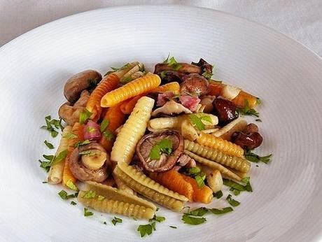 Pasta al ajo con setas y jamón