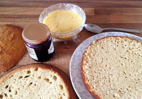 tartas fáciles tarta de frutos rojos tarta con crema de limón lemon curd tarta con arándanos y frambuesas tarta bizcocho de yogur relleno de tartas recetas faciles recetas delikatissen fotografía postres blog recetas fáciles 