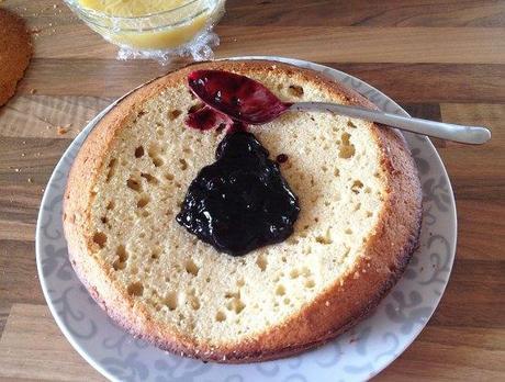 tartas fáciles tarta de frutos rojos tarta con crema de limón lemon curd tarta con arándanos y frambuesas tarta bizcocho de yogur relleno de tartas recetas faciles recetas delikatissen fotografía postres blog recetas fáciles 