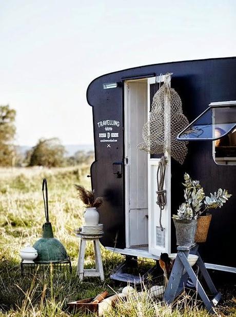 Caravana y tienda vintage