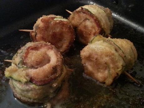 Rollitos de pollo y longanizas – Rotolini di pollo e salsiccie rotolinipollosalsiccia10