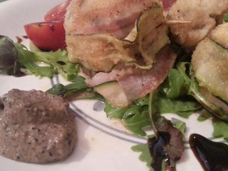 Rollitos de pollo y longanizas – Rotolini di pollo e salsiccie rotolinipollosalsiccia