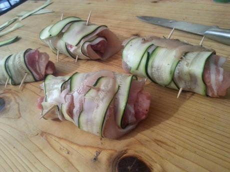 Rollitos de pollo y longanizas – Rotolini di pollo e salsiccie rotolinipollosalsiccia7