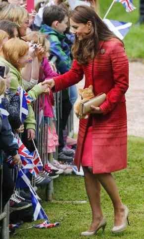La Duquesa de Cambridge, todo al rojo en Escocia