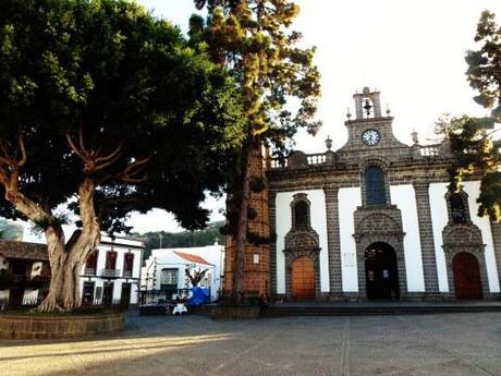5 Lugares Imprescindibles en una visita a Gran Canaria Basílica y Plaza del Pino Teror