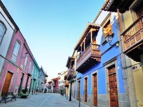 5 Lugares Imprescindibles en una visita a Gran Canaria Calle Real de la Plaza Teror
