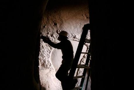 cuevas-ra-paulette-cavando