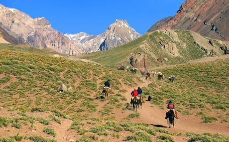 mendoza_cabalgata Glamping en Argentina: la idea de acampar con el confort de un hotel.