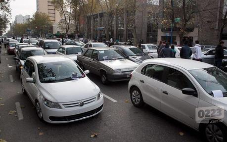 Conductores advierten que el municipio les secuestra los autos por tenerlos “bajos”