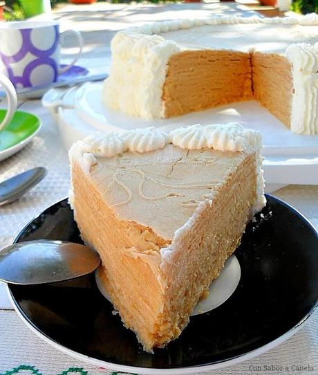 Tarta de obleas con crema pastelera y nata