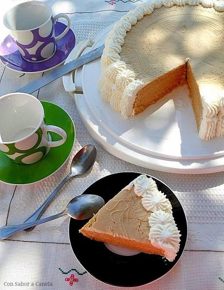 Tarta de obleas con crema pastelera y nata