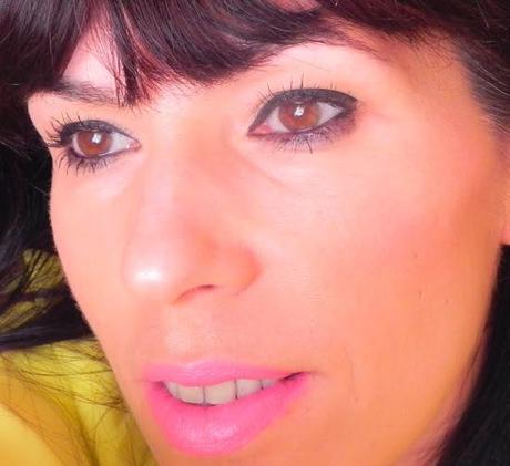 De labios y uñas: rosa chicle...y cómo combiné una camisa amarilla