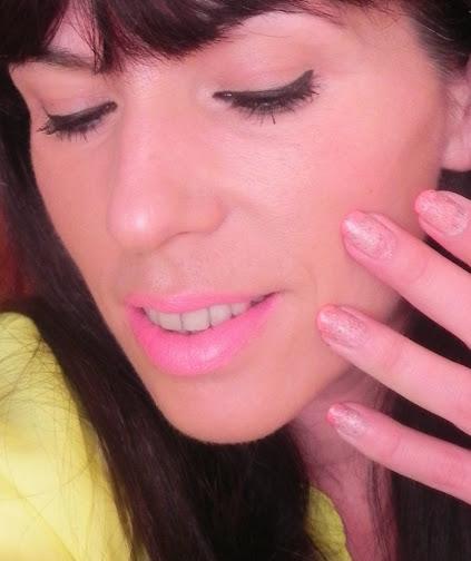 De labios y uñas: rosa chicle...y cómo combiné una camisa amarilla