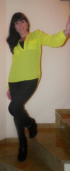 De labios y uñas: rosa chicle...y cómo combiné una camisa amarilla