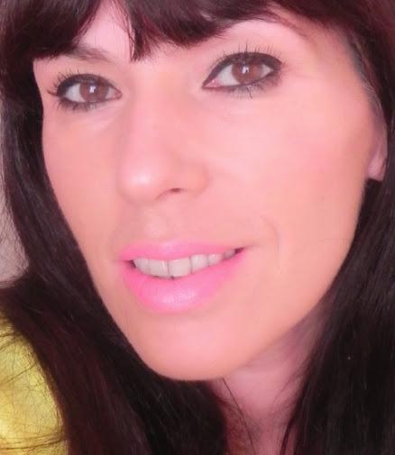 De labios y uñas: rosa chicle...y cómo combiné una camisa amarilla