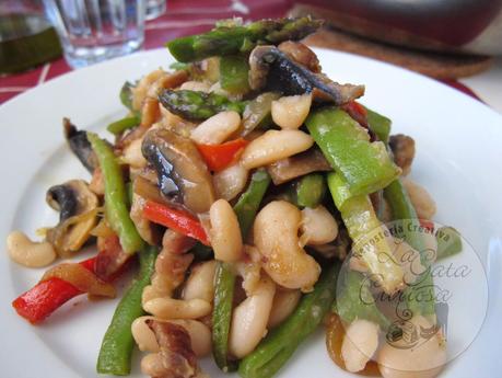 JUDIAS DEL GANXET SALTEADAS CON VERDURAS (ALUBIAS BLANCAS SALTEADAS)