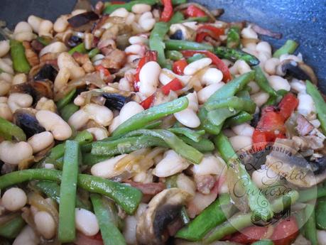 JUDIAS DEL GANXET SALTEADAS CON VERDURAS (ALUBIAS BLANCAS SALTEADAS)