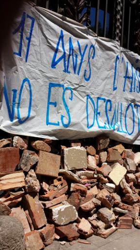 Con Can Vies, en el barrio de Sants