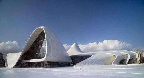 800px-Heyda_Center_18 LA SEMANA DE A-CERO (16 AL 31 DE MAYO)