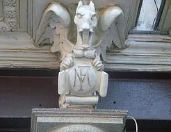 Varias siglas nos contemplan en Zocodover