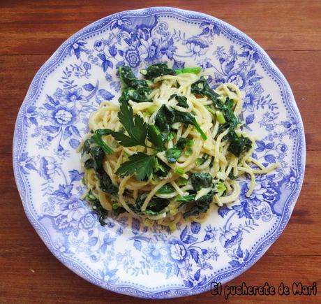 ESPAGUETIS EN VERDE CON SALSA DE CASAR