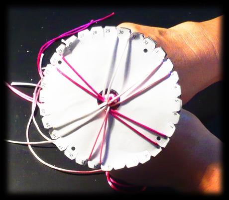 Pulsera espiral con disco Kumihimo