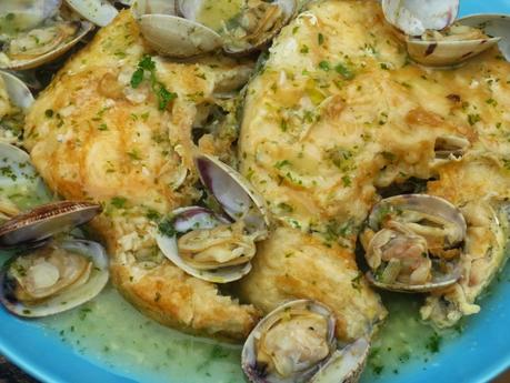 Merluza a la romana con almejas olla GM