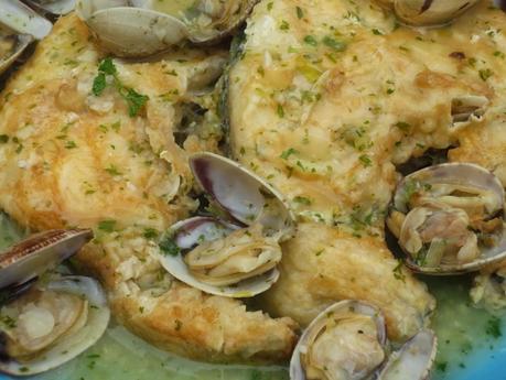 Merluza a la romana con almejas olla GM